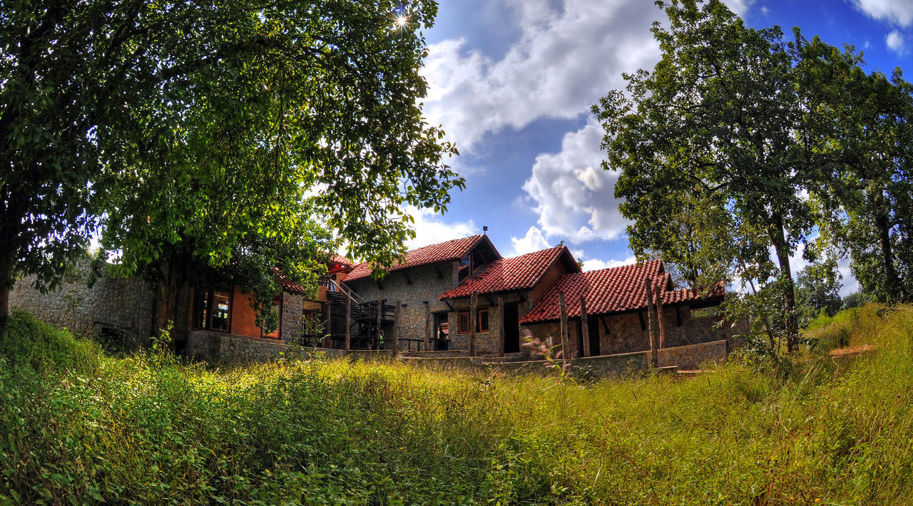 ปัคดัณดี ซาฟารีส์ - คันฮา เอิร์ธ ลอดจ์ Hotel Mandla ภายนอก รูปภาพ