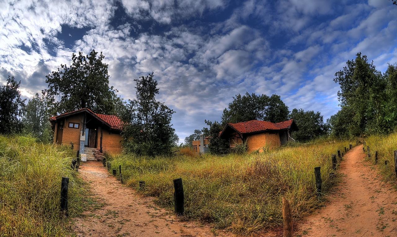 ปัคดัณดี ซาฟารีส์ - คันฮา เอิร์ธ ลอดจ์ Hotel Mandla ภายนอก รูปภาพ