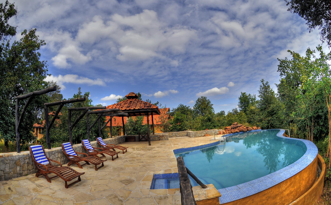 ปัคดัณดี ซาฟารีส์ - คันฮา เอิร์ธ ลอดจ์ Hotel Mandla ภายนอก รูปภาพ