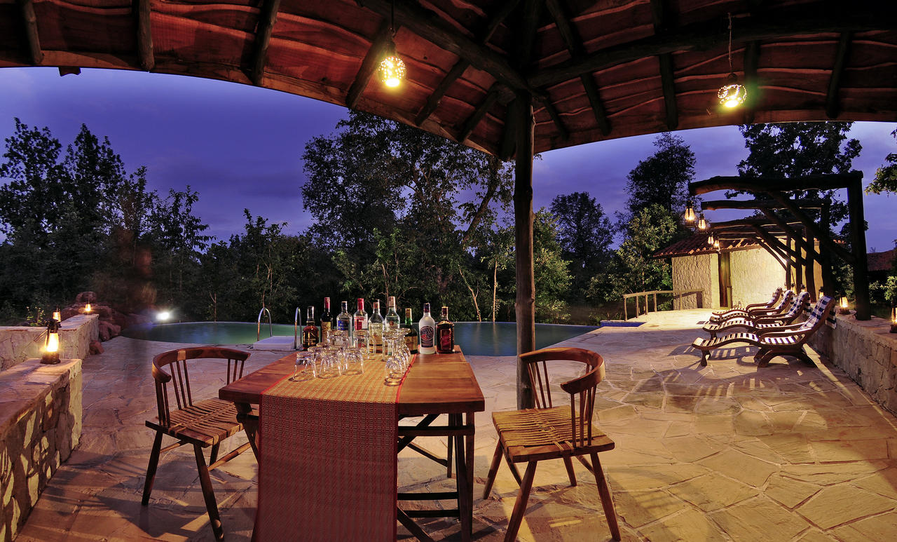 ปัคดัณดี ซาฟารีส์ - คันฮา เอิร์ธ ลอดจ์ Hotel Mandla ภายนอก รูปภาพ
