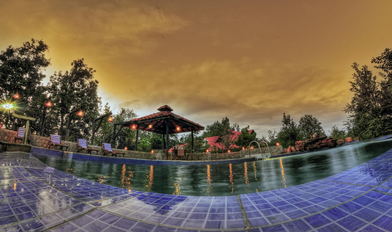 ปัคดัณดี ซาฟารีส์ - คันฮา เอิร์ธ ลอดจ์ Hotel Mandla ภายนอก รูปภาพ