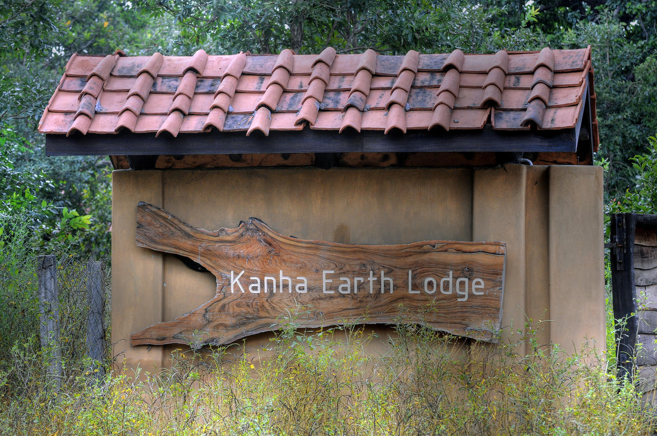 ปัคดัณดี ซาฟารีส์ - คันฮา เอิร์ธ ลอดจ์ Hotel Mandla ภายนอก รูปภาพ